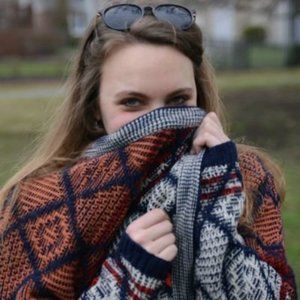 Meet your Posher, Laura!